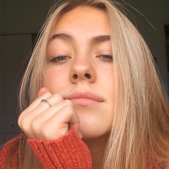 Meet your Posher, Alyssa - Picture 1 of 1